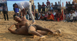 छैठौं लुम्बिनी प्रादेशिक महोत्सवमा कुस्ती प्रतियोगिता सुरु