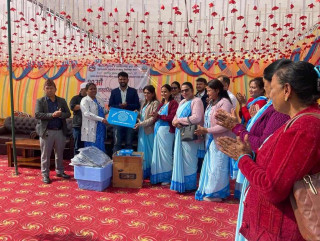 तिलोत्तमाद्वारा महिला स्वास्थ्य स्वयंसेविकालाई प्रोत्साहन सामग्री प्रदान