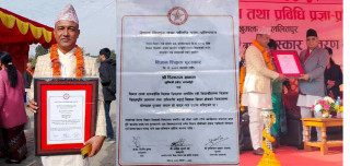 पब्लिक माविका प्रधानाध्यापक खनाल नास्टद्वारा  सम्मानित