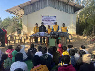 लायन्स बुटवल स्टार्सद्वारा विद्यालयमा पोशाक वितरण