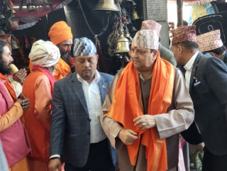 पूर्वराजा शाहद्वारा नवलपरासीको बर्दघाटे कालिका मन्दिरमा पूजाअर्चना