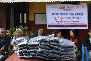 स्थापना दिवसमा रोटरी तिनाउ बुटवलद्वारा न्यानो कपडा वितरण