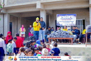 लायन्स सिद्धार्थनगर प्रोग्रेसिभद्वारा दुईसय विद्यार्थीहरुलाई स्वीटर वितरण