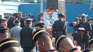 राष्ट्रपति पौडेलद्वारा पृथ्वीनारायण शाहको शालिकमा माल्यार्पण