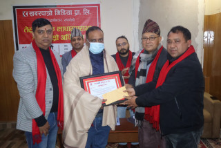 खबरपात्रो मिडिया प्रा.लि.द्वारा पत्रकार शर्मासहित तीनजनालाई सम्मान