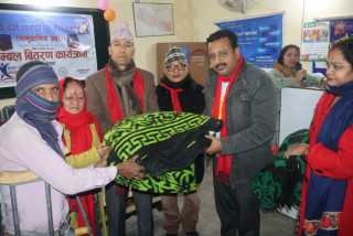 दुर्गा सामुदायिक सेवा केन्द्रद्वारा कम्बल वितरण