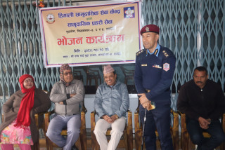 हिमाली सामुदायिक सेवा केन्द्रद्वारा वृद्धाश्रमका वृद्धवृद्धालाई भोजन