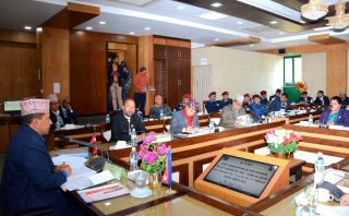 प्रदेश गृहमन्त्रीहरुसँग गृहमन्त्रीको बैठक, प्रहरी समायोजनको काम अघि बढाउने निर्णय