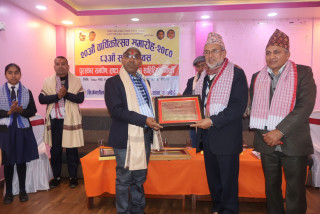 सहिद दिवसमा साहित्यकार सम्मानित