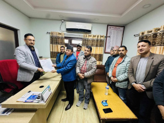 अध्यक्षलाई पुर्नबहाली नगरिएको भन्दै एमालेले लुम्बिनी अस्पतालका मेसुलाई बुझायो ज्ञापनपत्र