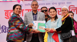 सरस्वती पूजाको अवसरमा बुटवलले विद्यालयलाई दियो पूस्तक