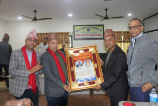 पश्चिम नेपाल बस व्यवसायी प्रा.लि.द्वारा विभिन्न व्यक्तित्वलाई सम्मान