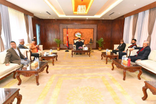 बालुवाटारमा तीन दलकाे बैठक जारी