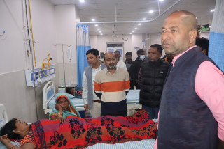 ट्याक्टर दुर्घटनाका घाइते भेट्न सिटी हस्पिटल पुगे मन्त्री पाण्डेय