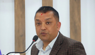 सरकार ट्याक्टरको गतिमा चलिरहेको छ : गगन थापा