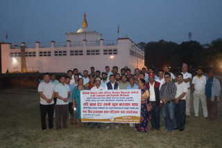 मायादेवी मन्दिर परिसरबाट व्यवसायीले भने–‘गरी खान देउ’