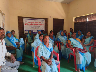 सम्मरीमाईमा महिला स्वास्थ्य स्वयंसेविकालाई आँखा स्वास्थ्य शिक्षा अभिमुखीकरण