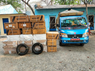 सशस्त्र प्रहरीद्वारा बुटवलबाट बिलबिजक नभएको सामानसहित गाडी बरामद