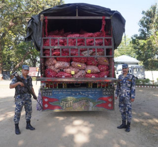 सशस्त्र प्रहरीद्वारा भैरहवाबाट ५० लाख बढीको अवैध सामान बरामद