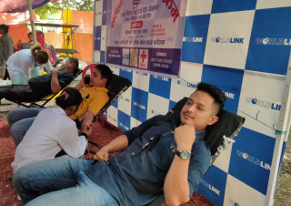 लुम्बिनी नव युवा क्लब र वर्ल्ड लिंकद्वारा रक्तदान