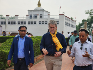 नेपालका लागि अमेरिकी राजदूत थम्पसनद्धारा लुम्बिनी भ्रमण