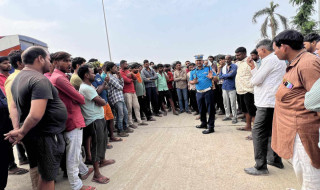 भन्सार परिसरमा भारतीय चालक लक्षित ट्राफिक प्रहरीको ‘सम्झाई–बुझाई’ अभियान