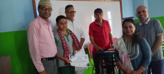 पहारी स्मृति अक्षयकोषबाट दुई विद्यार्थीलाई छात्रवृति प्रदान