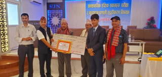 एसईइ उत्कृष्ट परीक्षा केन्द्रको रुपमा नविन मावि सम्मानित