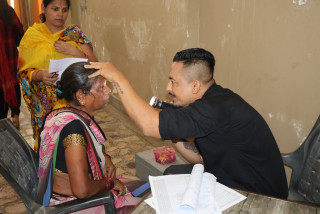 सिद्धार्थनगरको निःशुल्क आँखा शिविरबाट १५३ जना लाभान्वित