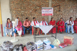 मेउडिहवा आधारभूत विद्यालयमा शैक्षिक सामग्री वितरण