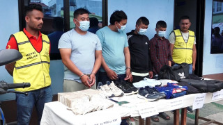 डाँका चोरी तथा लुटपाट गरी फरार ४ जना पक्राउ