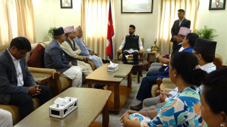 राष्ट्रिय परिचयपत्र अनिवार्य गर्ने मिति सार्न एमाले नेताहरुको गृहमन्त्रीलाई आग्रह