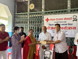 रेडक्रस रुपन्देहीद्वारा वृद्धाश्रममा भोजन कार्यक्रम तथा आर्थिक सहयोग