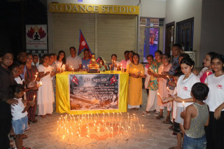 जहाज र बस दुर्घटनामा ज्यान गुमाएकाहरूको सम्झनामा दीप प्रज्वलन (तस्वीरहरु)