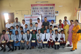 भास्करानन्द मायाशर्मा अक्षयकोषद्वारा २५ विद्यार्थीलाई छात्रवृत्ति वितरण