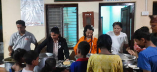 लायन्स तिलोत्तमा स्टार्सले अविनाश आश्रममा खुवायो खिर