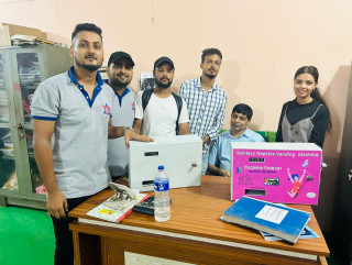 स्ववियुद्वारा भैरहवा बहुमुखी क्याम्पसलाई सेनेटरी प्याड निस्कने मेसिन हस्तान्तरण