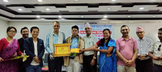 देव पाटामगर स्मृति पत्रकारिता पुरस्कारबाट मिलन गाहा सम्मानित