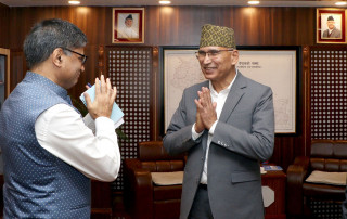 भारतीय सहयोगमा निर्माण भइरहेका आयोजनाको कार्यान्वयनमा समस्या देखिए समाधान गर्नेछौ : भारतीय सचिव मिस्री