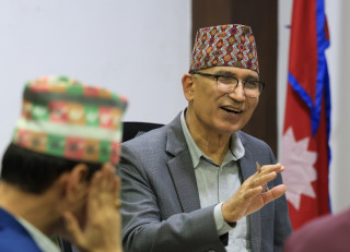 सेवाग्राहीप्रति मैत्रीपूर्ण व्यवहार गर्न कर्मचारीहरुलाई अर्थमन्त्री पौडेलको निर्देशन