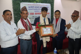 गुल्मेली सम्पर्क समाज सिद्धार्थनगर शाखाद्वारा प्रजिअ अर्याललाई सम्मान