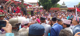 श्रद्धालु भक्तजनसहित मुख्यमन्त्री आचार्य रथ जात्रामा सहभागी