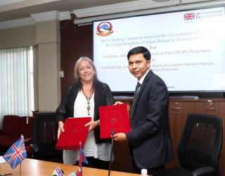 नेपाल र बेलायत सरकारबीच १२ अर्ब बढी अनुदान सहयोगका लागि हस्ताक्षर