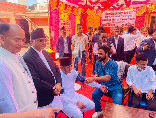 लुम्बिनीमा संविधान दिवस : निःशुल्क स्वास्थ्य परीक्षण र रक्तदान