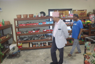 थारु संग्रहालयमा लुम्बिनीका मुख्यमन्त्री आचार्य (फोटो फिचर)
