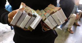 दशैंका लागि सुकिला नोट साट्न सुरु