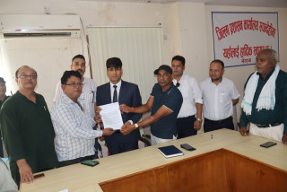 घाघरा खोलामा पुल निर्माणको माग गर्दै स्थानीयले बुझाए ज्ञापनपत्र