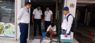 परासी बजारमा अनुगमन, भेटियो किरा र ढुसी लागेको मिठाई