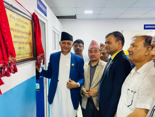 स्वास्थ्य सेवा सुधार्न सामुदायिक अस्पतालसँग सहकार्य गर्छाैं : मुख्यमन्त्री आचार्य