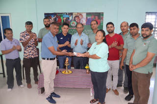 मदिरा व्यवसायी संघ भैरहवाद्वारा मानवसेवा आश्रममा भोजन दान तथा आर्थिक सहयोग